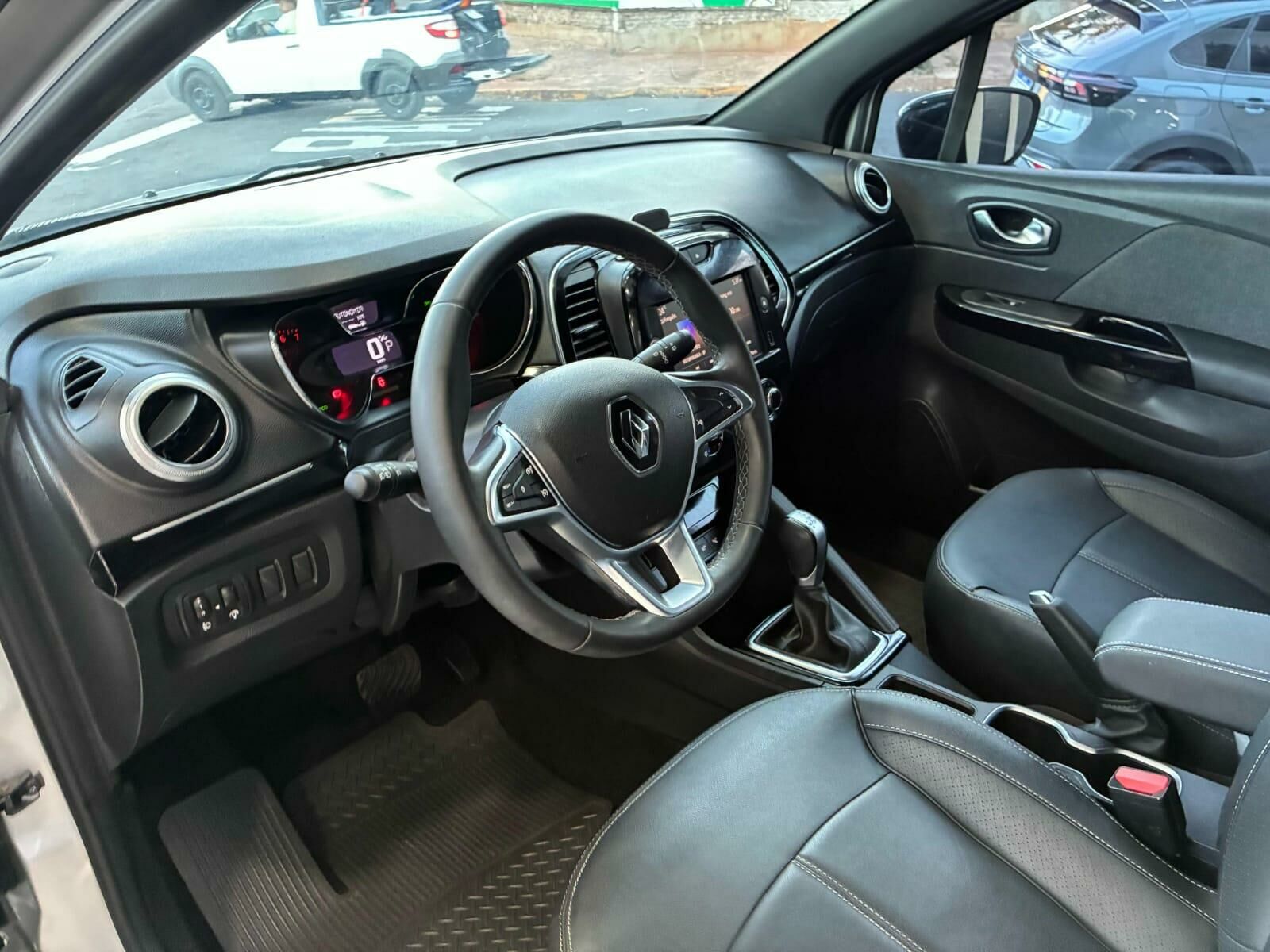 Imagem do veículo  RENAULT CAPTUR INTENSE